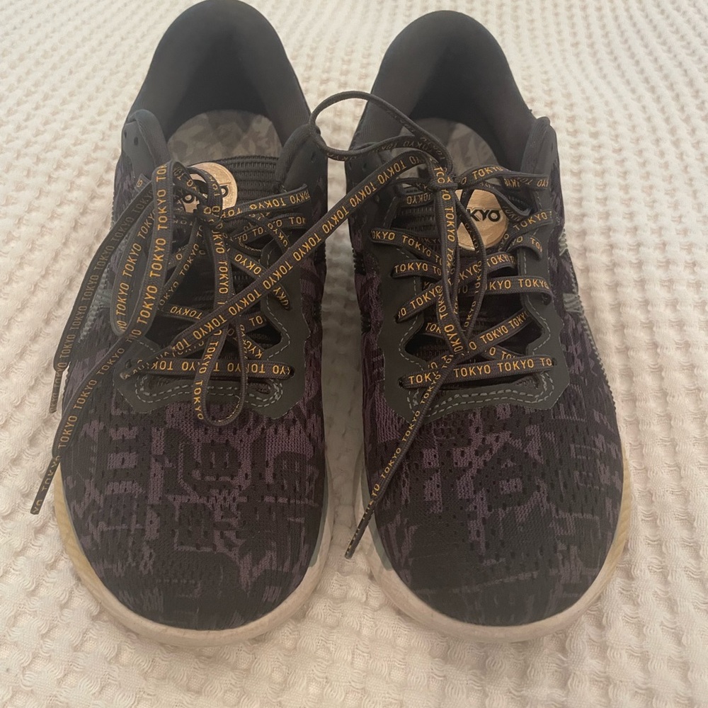 ASICS Glide Ride sneakers. Size 7. Excellent used condition. ASICS sample shoe.